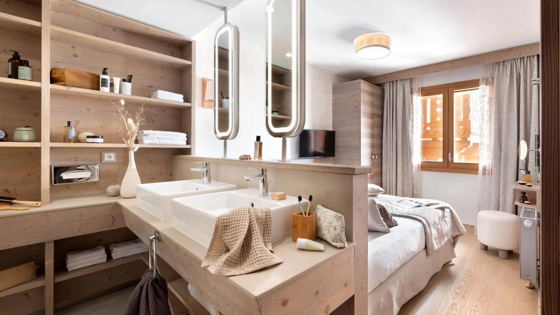 Residence Pierre & Vacances Premium L'Hevana Meribel 5*,  France